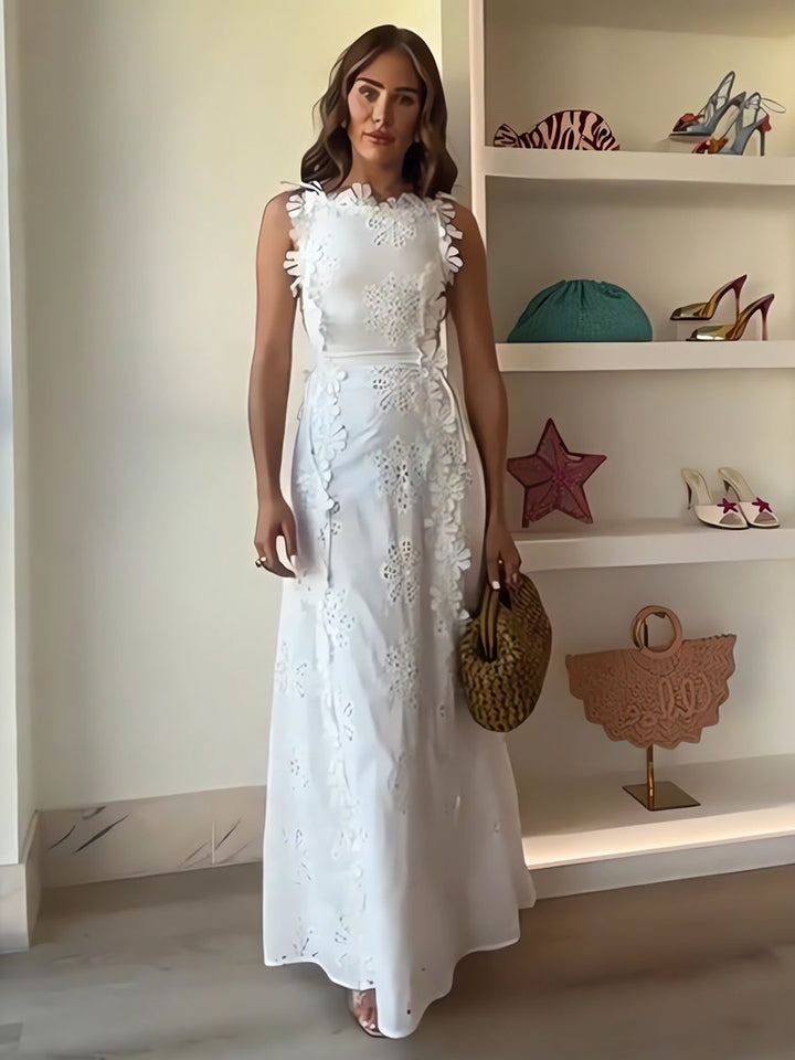 Éliora – Long dress with knotted straps and floral lace pattern