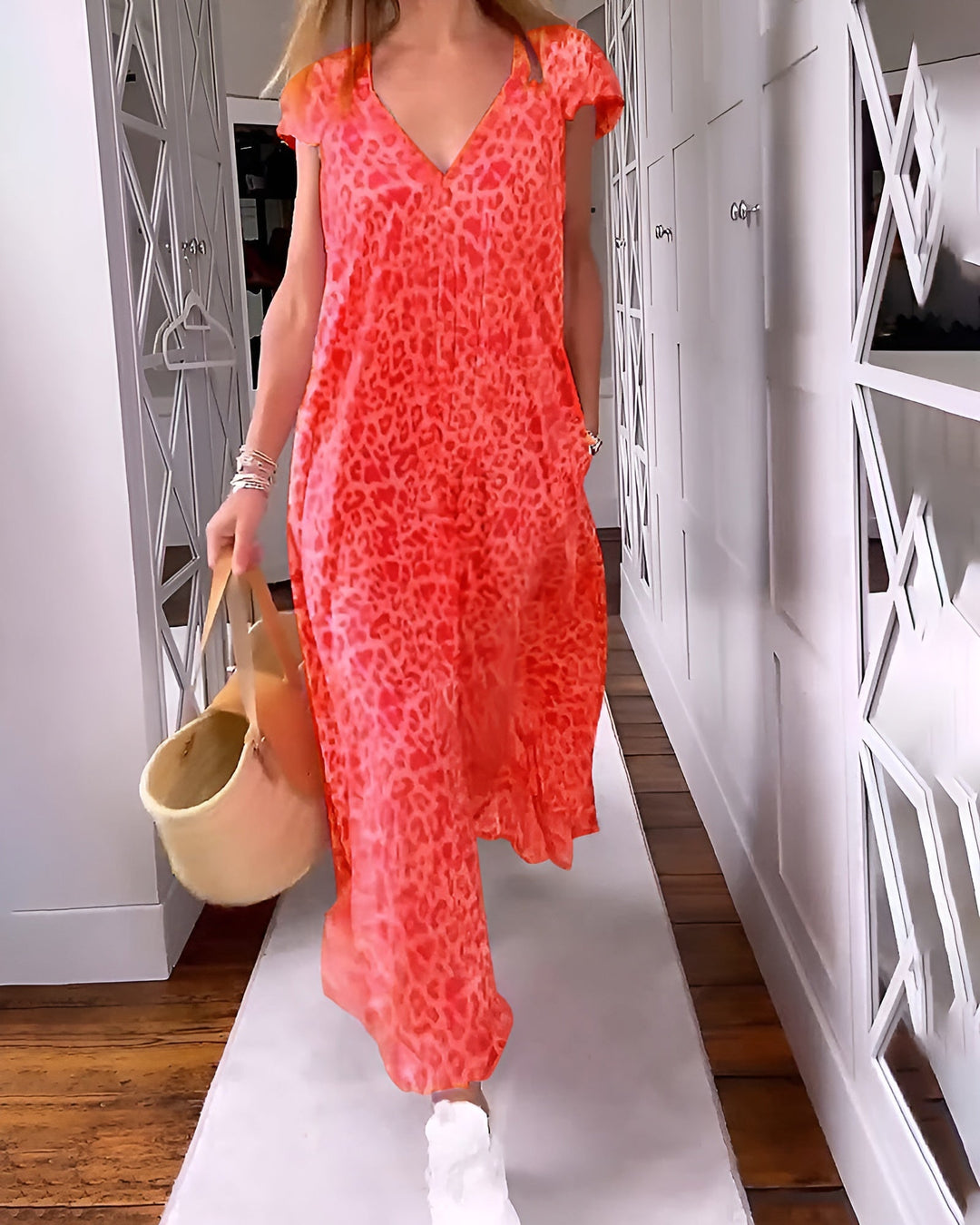 Véronique | Long V-neck Dress in Short Sleeve Leopard Print